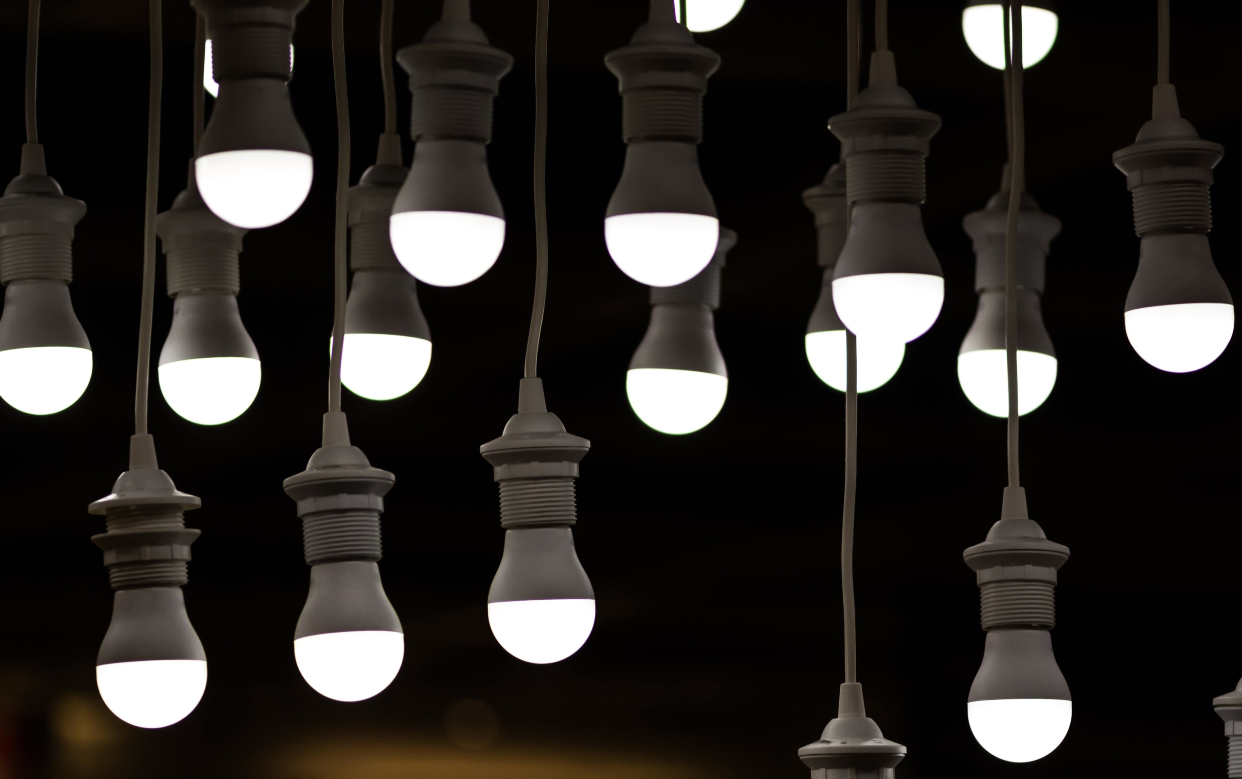 Мигащи LED светлини: често срещани причини и ефективни решения
